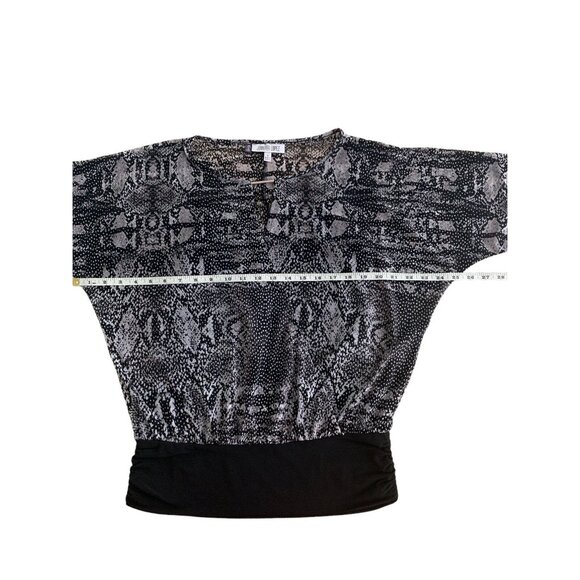 Jennifer Lopez Womens Small Snake Print Blouse With Keyhole Neckline Small - Picture 7 of 13